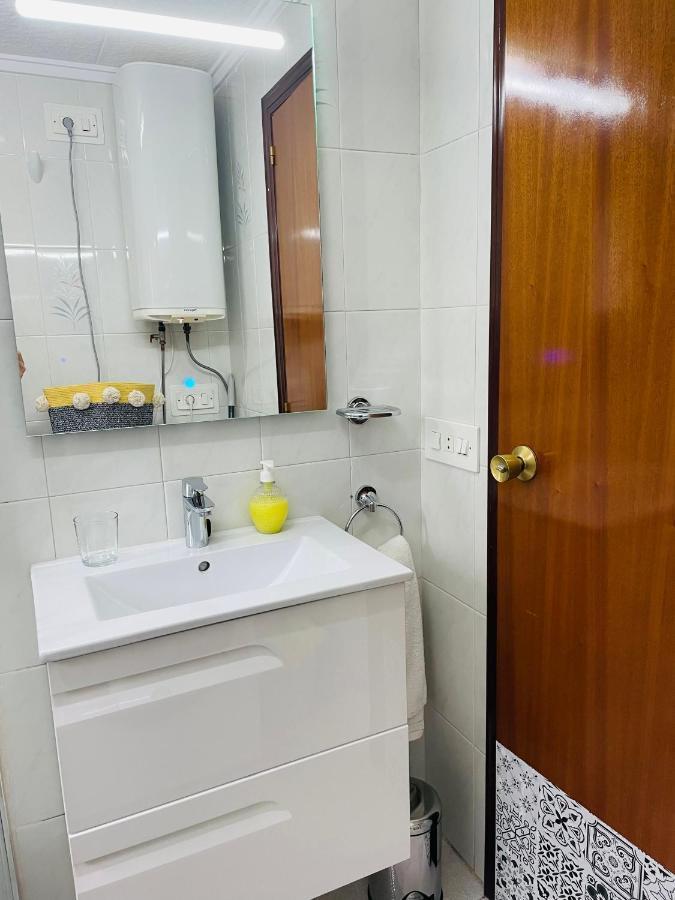 Cozy 2-Bedroom Serviced Apartment With Netflix Пуэтро-де-Сагунто Экстерьер фото